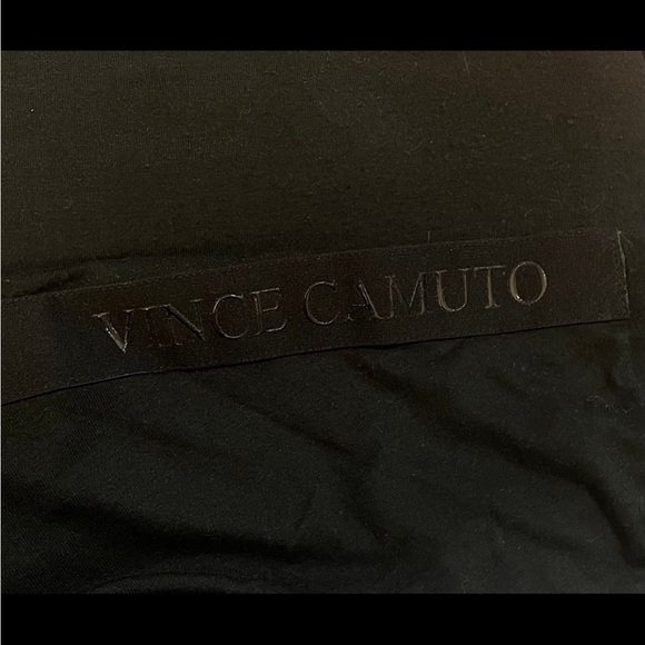 Vince Camuto MEDIUM Black 3/4 Sleeve Top
Logo hit on left shoulder comfy soft - Picture 4 of 6